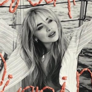 Sabrina Carpenter – Skinny Dipping